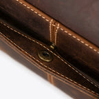 "Maleta Executiva Masculina de Couro ORVENI Dallas, maleta de couro executiva masculina com acabamento premium, compartimentos organizados e design sofisticado."