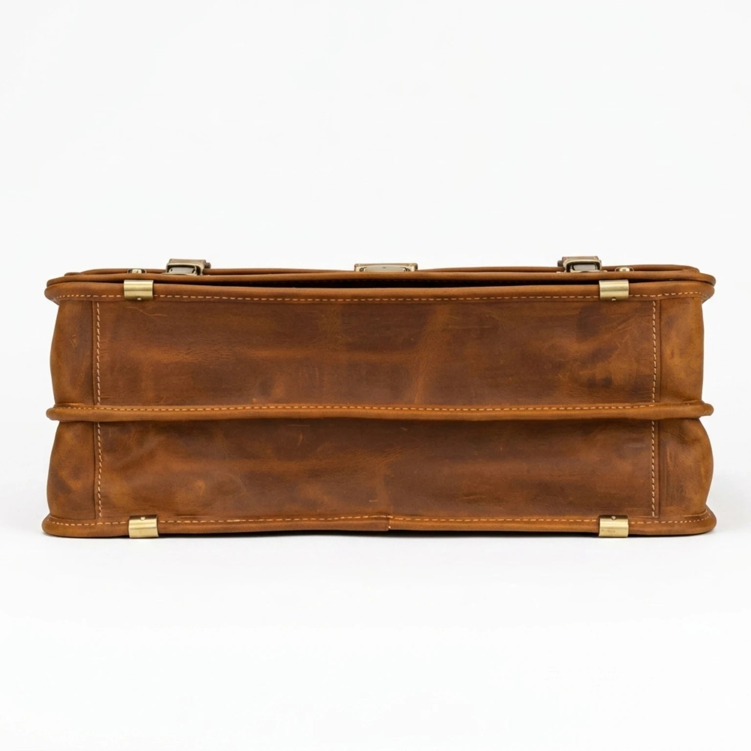 "Maleta Executiva Masculina de Couro ORVENI Dallas, maleta de couro executiva masculina com acabamento premium, compartimentos organizados e design sofisticado."
