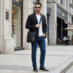 Bolsa de couro masculina transversal prática para organizar itens essenciais com segurança.