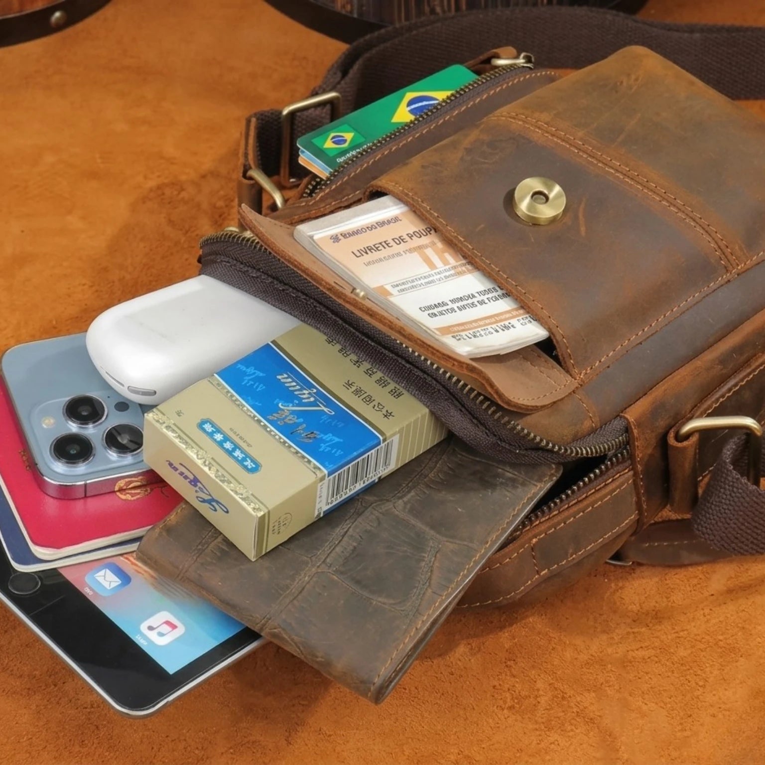 Bolsa de couro transversal Arveni com design vintage e visual elegante para o dia a dia.