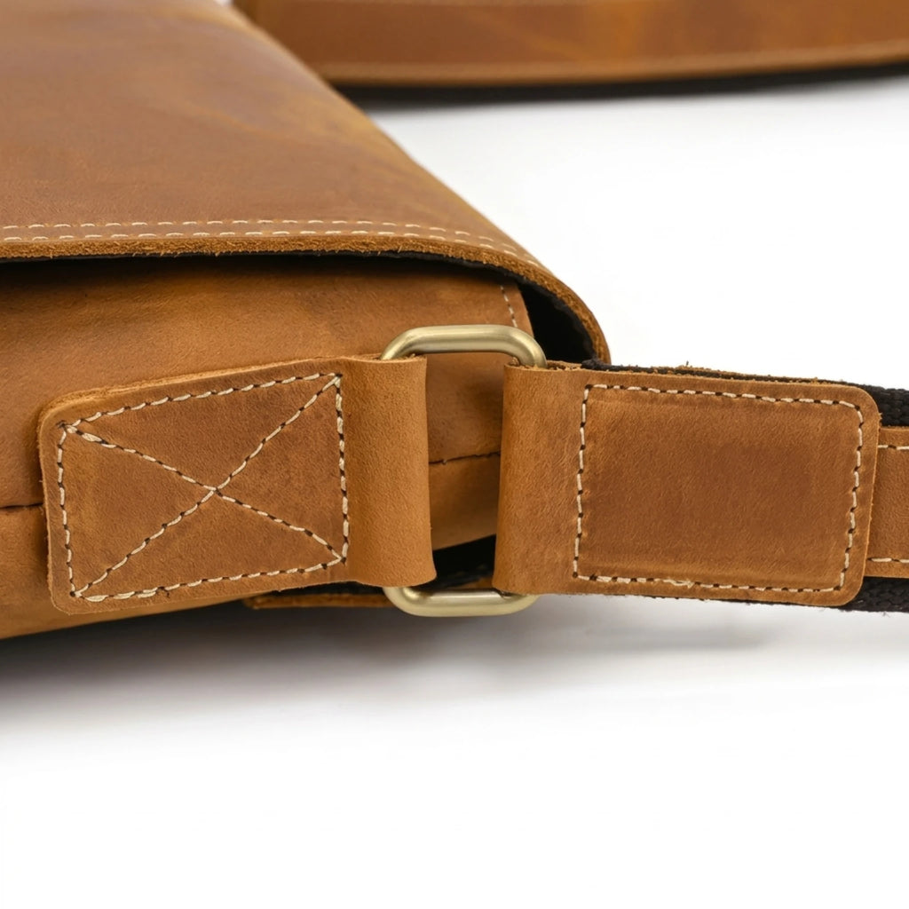 "Bolsa de Couro Crossbody Vintage Dommy, bolsa masculina de couro transversal com acabamento premium, design vintage e estilo elegante."