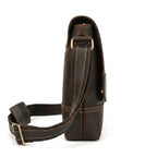 "Bolsa de Couro Crossbody Vintage Dommy, bolsa masculina de couro transversal com acabamento premium, design vintage e estilo elegante."