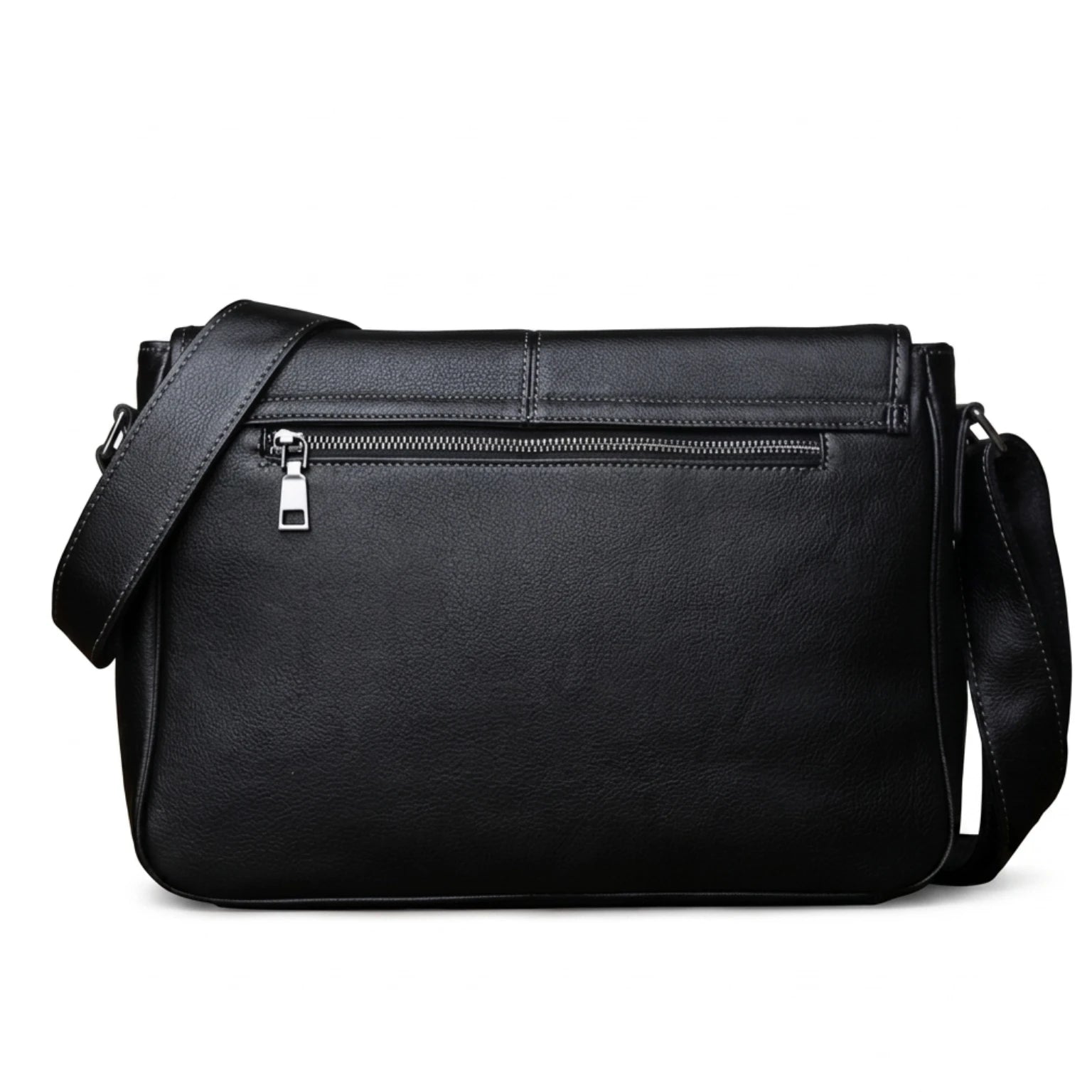 "Bolsa de couro transversal Vintage Lucca com acabamento refinado, design clássico e alta durabilidade para uso diário e viagens."