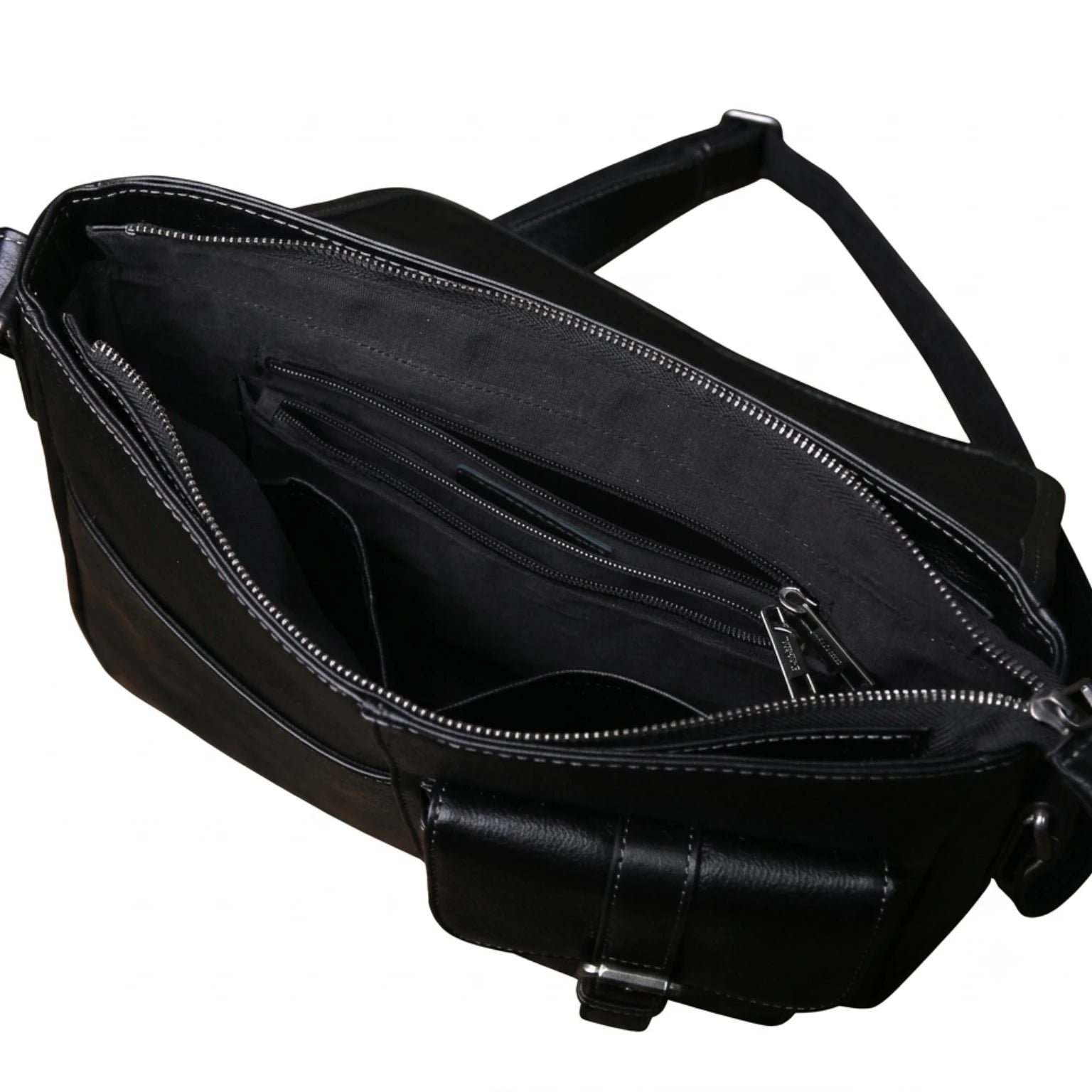 "Bolsa masculina Crossbody Vintage Lucca em couro premium, modelo transversal com visual sofisticado e excelente organização interna."