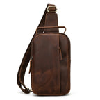 "Bolsa de Couro Masculina Crossbody Vintage Arms, bolsa masculina de couro transversal com design vintage, acabamento premium e estilo sofisticado para o dia a dia."