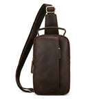 "Bolsa de Couro Masculina Crossbody Vintage Arms, bolsa masculina de couro transversal com design vintage, acabamento premium e estilo sofisticado para o dia a dia."