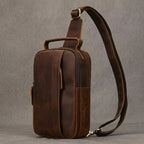 "Bolsa de Couro Masculina Crossbody Vintage Arms, bolsa masculina de couro transversal com acabamento premium, design vintage e estilo elegante."