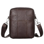 Bolsa transversal de couro masculina com design moderno e alta durabilidade.
