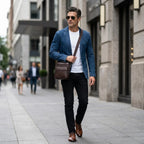 Bolsa de couro transversal masculina com compartimentos funcionais e estilo sofisticado.