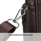 Bolsa de couro masculina transversal com design elegante, acabamento premium e espaço para itens essenciais.