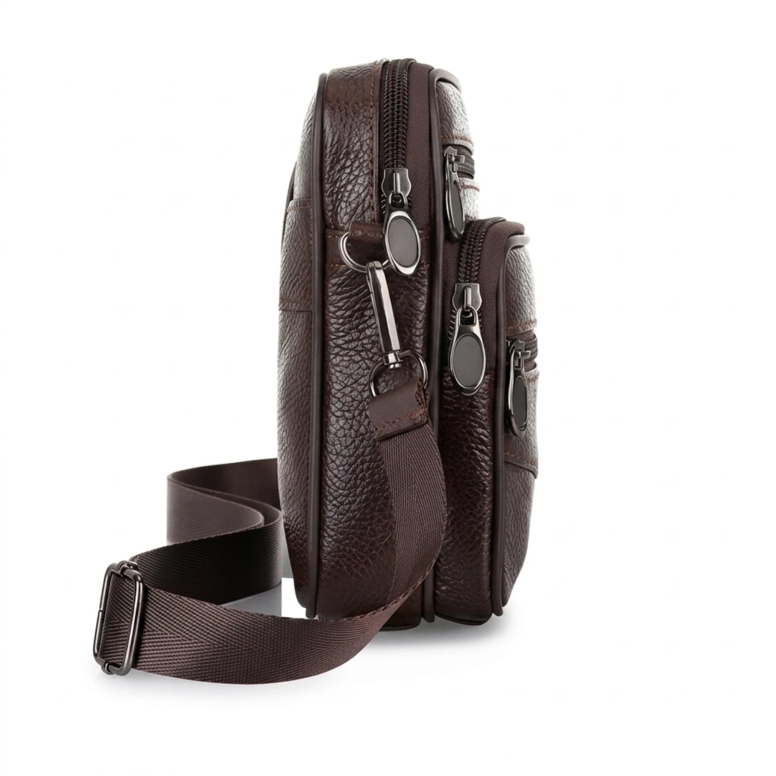 Bolsa de couro masculina transversal com design elegante, acabamento premium e espaço para itens essenciais.