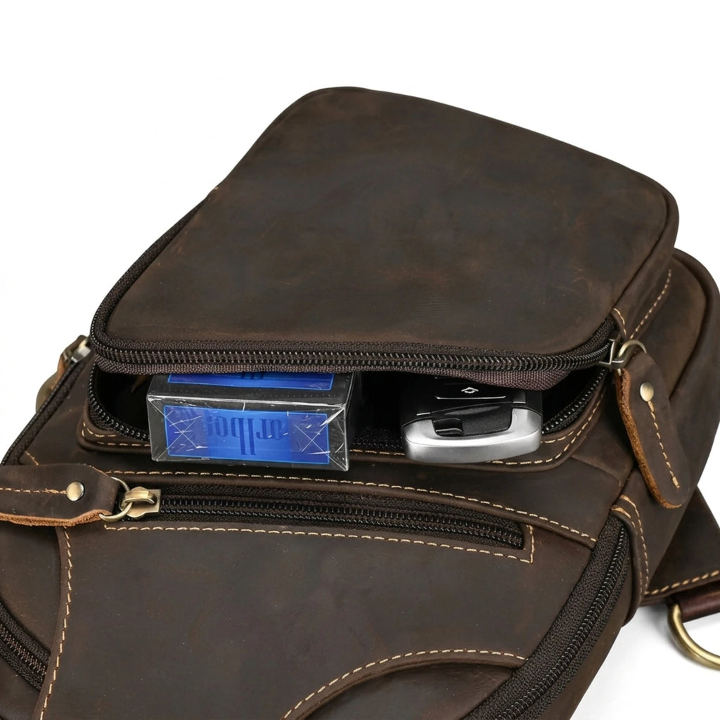 "Bolsa de Couro Transversal Vintage Renzo, bolsa masculina de couro transversal com acabamento premium, design vintage e estilo sofisticado."