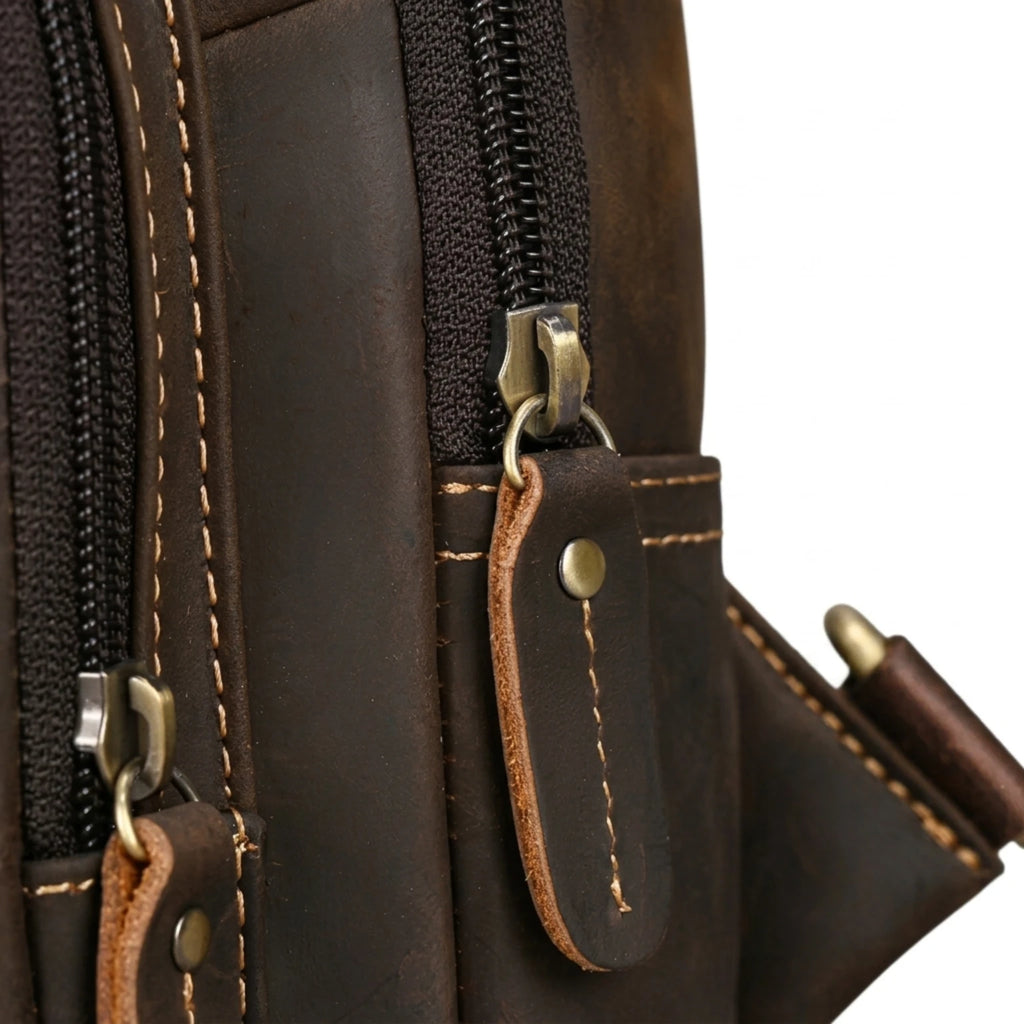 "Bolsa de Couro Transversal Vintage Renzo, bolsa masculina de couro transversal com acabamento premium, design vintage e estilo sofisticado."