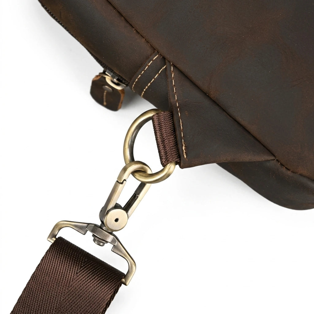 "Bolsa de Couro Transversal Vintage Renzo, bolsa masculina de couro transversal com acabamento premium, design vintage e estilo sofisticado."