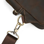 "Bolsa de Couro Transversal Vintage Renzo, bolsa masculina de couro transversal com acabamento premium, design vintage e estilo sofisticado."