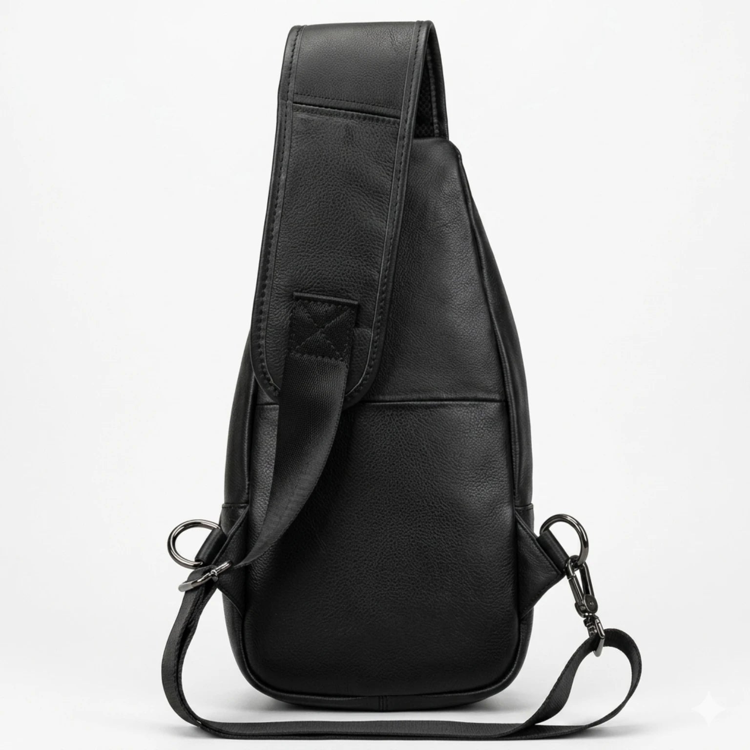 "Bolsa de Couro Transversal Vintage Renzo, bolsa masculina de couro transversal com acabamento premium, design vintage e estilo sofisticado."