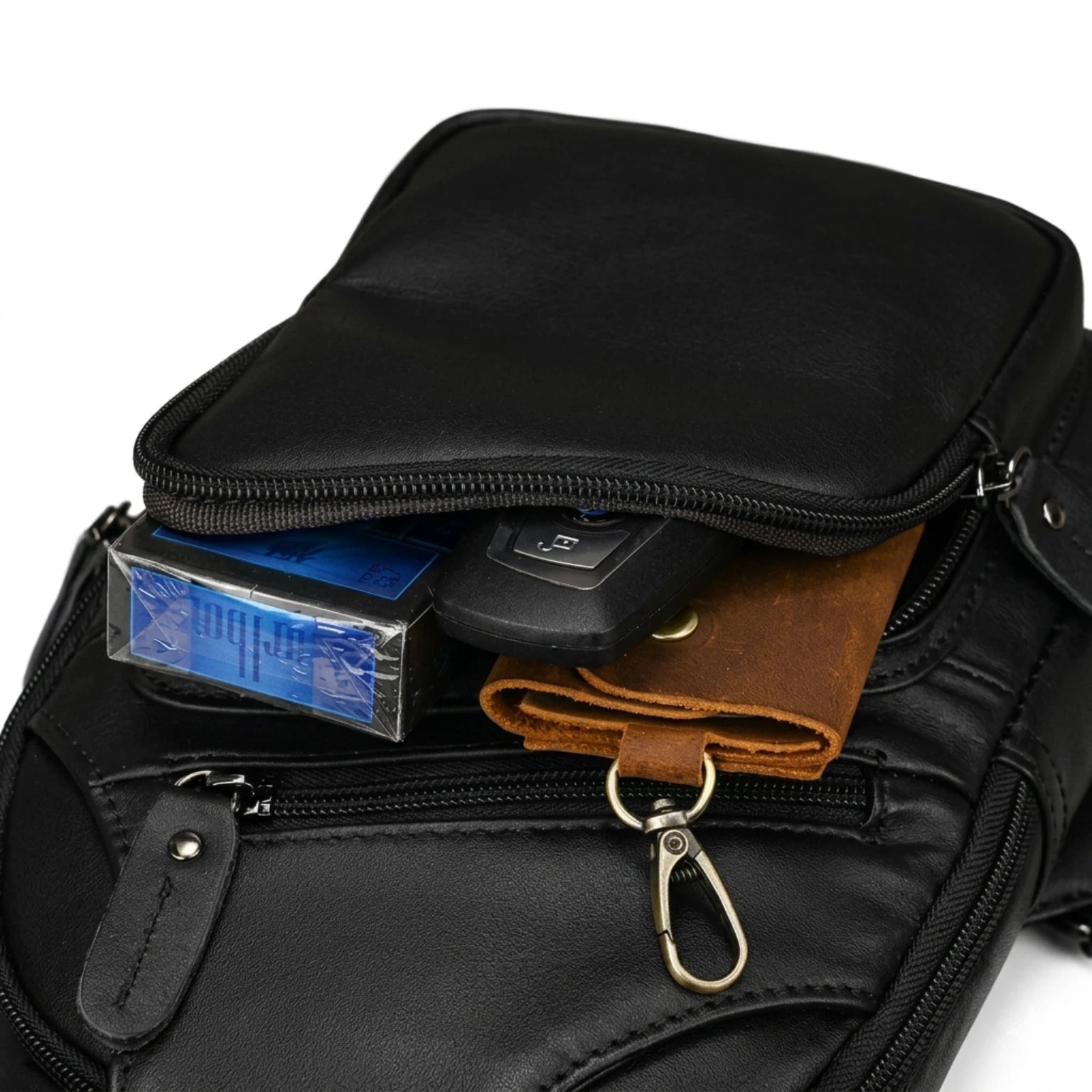 "Bolsa de Couro Transversal Vintage Renzo, bolsa masculina de couro transversal com acabamento premium, design vintage e estilo sofisticado."