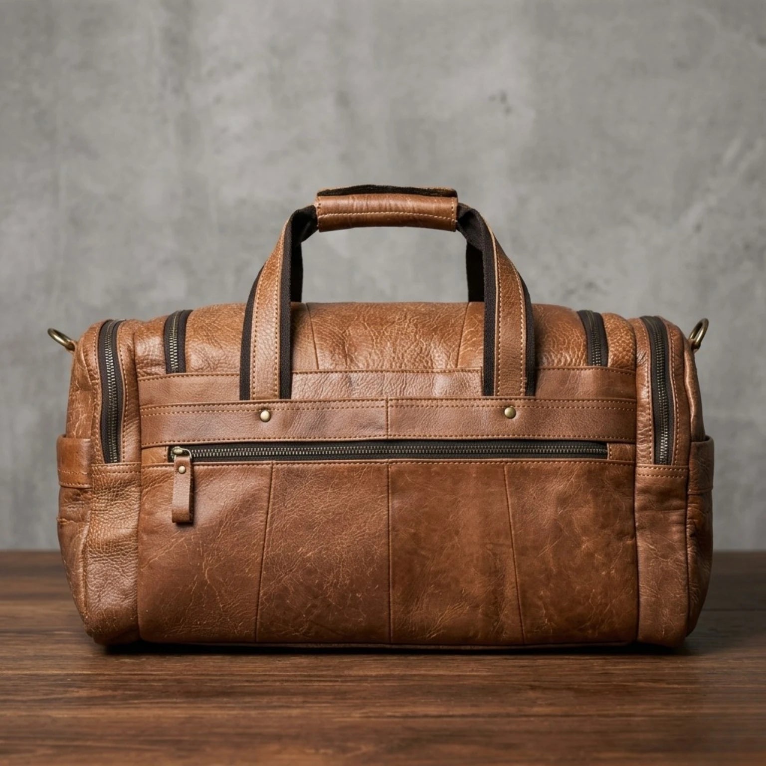 Bolsa de couro Lorenzo para viagem com estilo refinado e excelente organização.