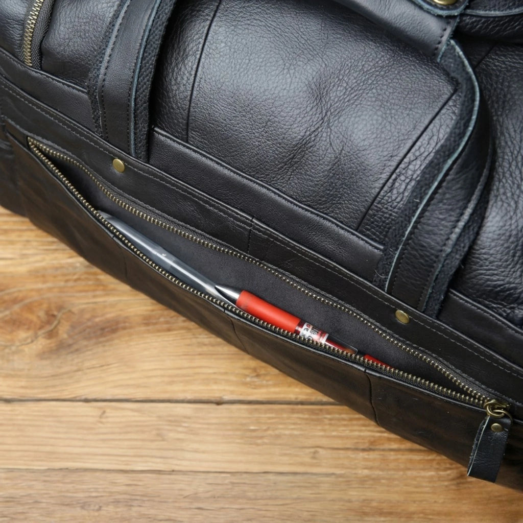 Bolsa de couro Lorenzo para viagem com estilo refinado e excelente organização.