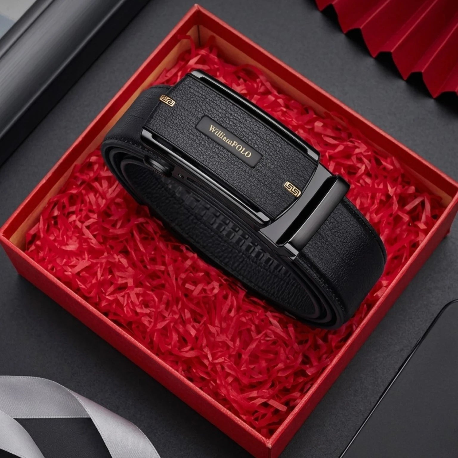 Cinto de Couro Masculino Heritage em couro legítimo com fivela automática, design exclusivo e estilo sofisticado para o dia a dia