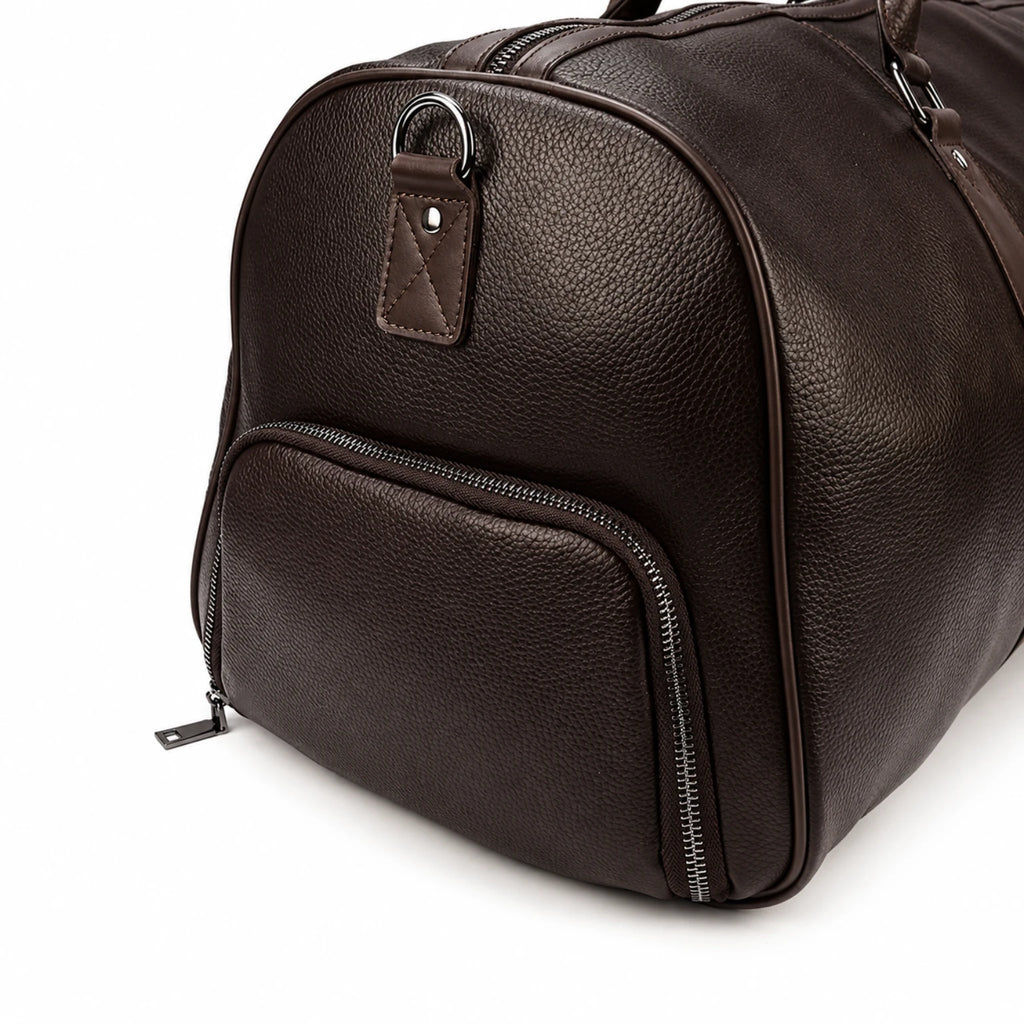 Mala de viagem grande em couro legítimo com amplo espaço interno e design elegante para viagens.