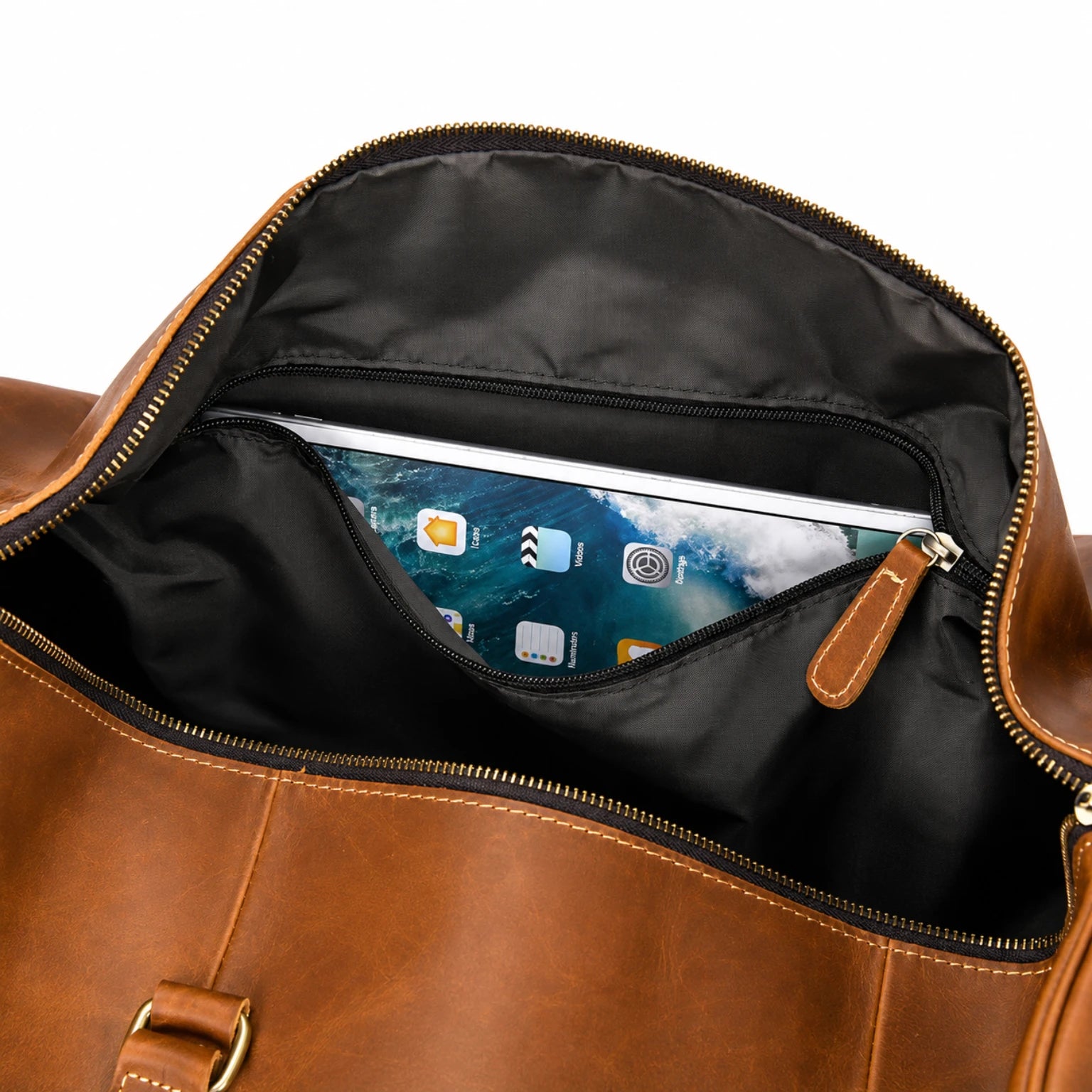 Mala de viagem grande em couro legítimo com amplo espaço interno e design elegante para viagens.