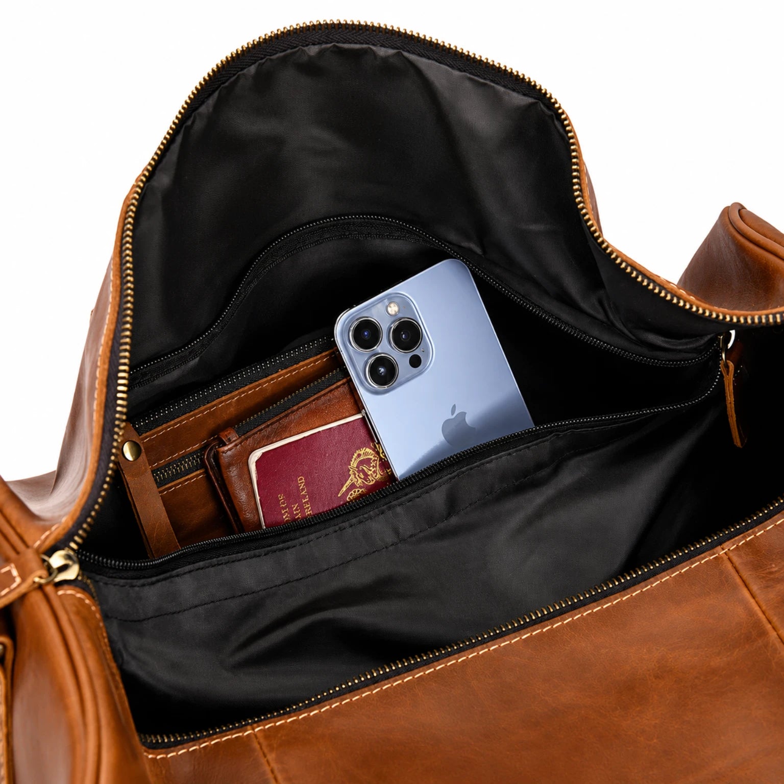 Mala de viagem grande em couro legítimo com amplo espaço interno e design elegante para viagens.