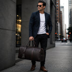 Mala de viagem grande em couro legítimo com amplo espaço interno e design elegante para viagens.