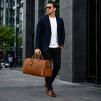 Mala de viagem grande em couro legítimo com amplo espaço interno e design elegante para viagens.