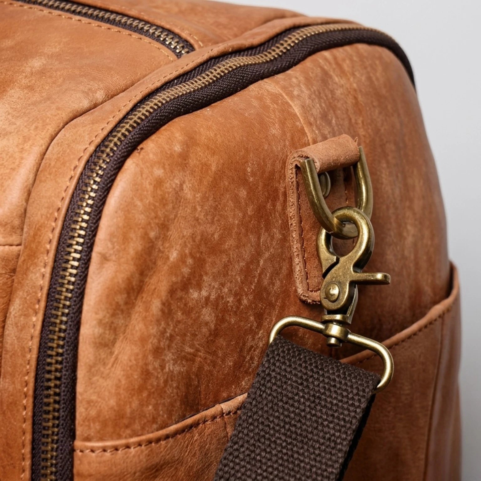 Mala de couro Europa perfeita para viagens confortáveis com estilo e praticidade.
