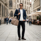 Mala de viagem executiva em couro vintage com acabamento refinado e durável.