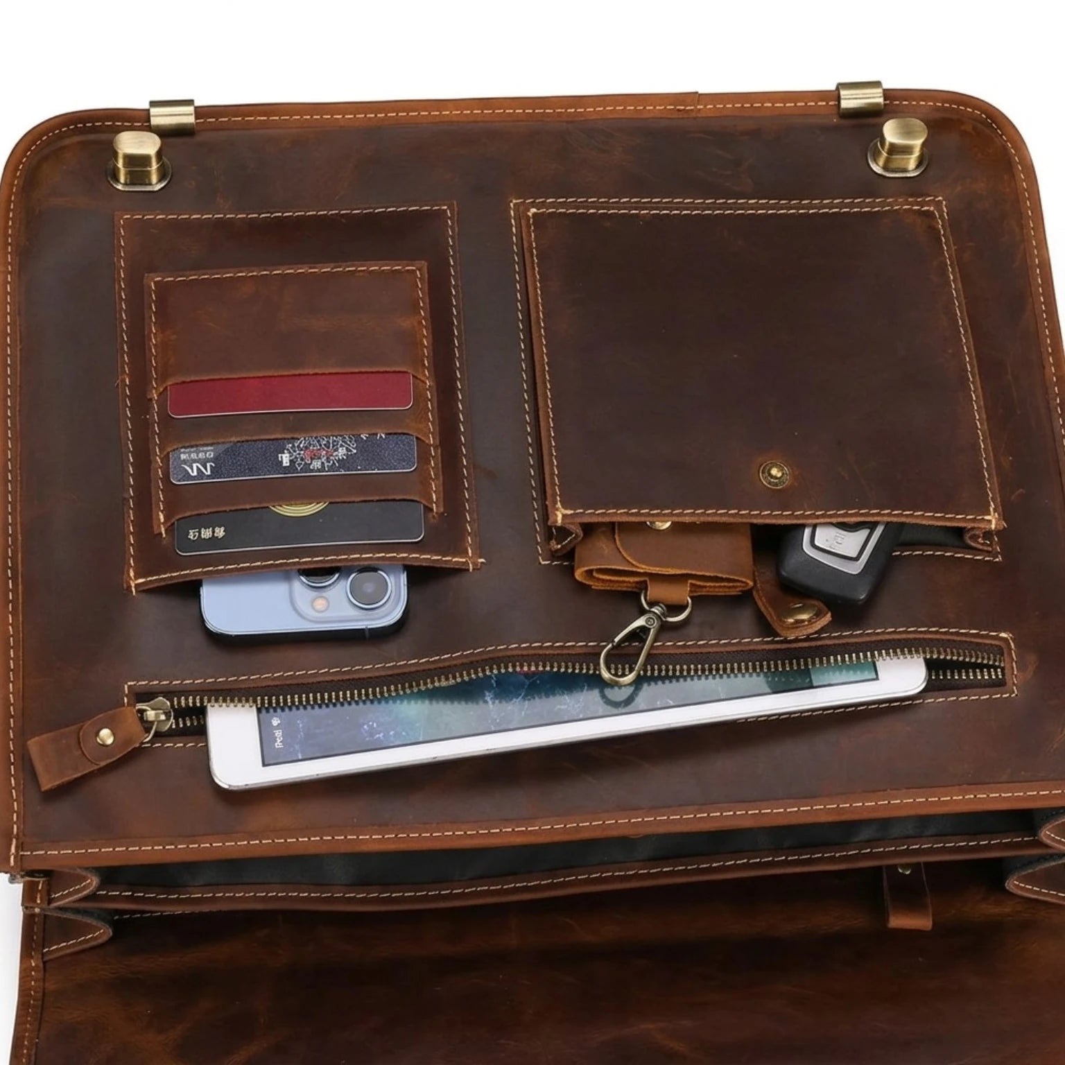 "Maleta Executiva Masculina de Couro ORVENI Dallas, maleta de couro executiva masculina com acabamento premium, compartimentos organizados e design sofisticado."