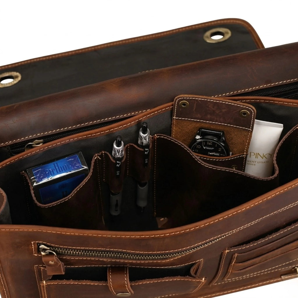 "Maleta Executiva Masculina de Couro ORVENI Dallas, maleta de couro executiva masculina com acabamento premium, compartimentos organizados e design sofisticado."