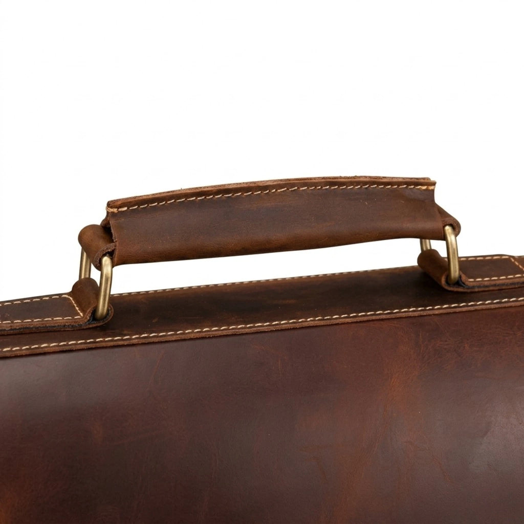 "Maleta Executiva Masculina de Couro ORVENI Dallas, maleta de couro executiva masculina com acabamento premium, compartimentos organizados e design sofisticado."