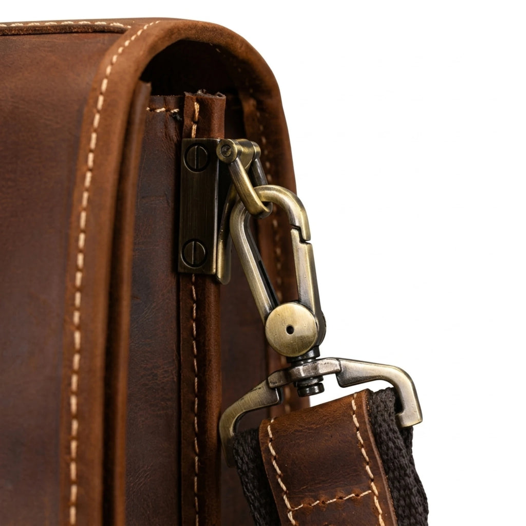 "Maleta Executiva Masculina de Couro ORVENI Dallas, maleta de couro executiva masculina com acabamento premium, compartimentos organizados e design sofisticado."