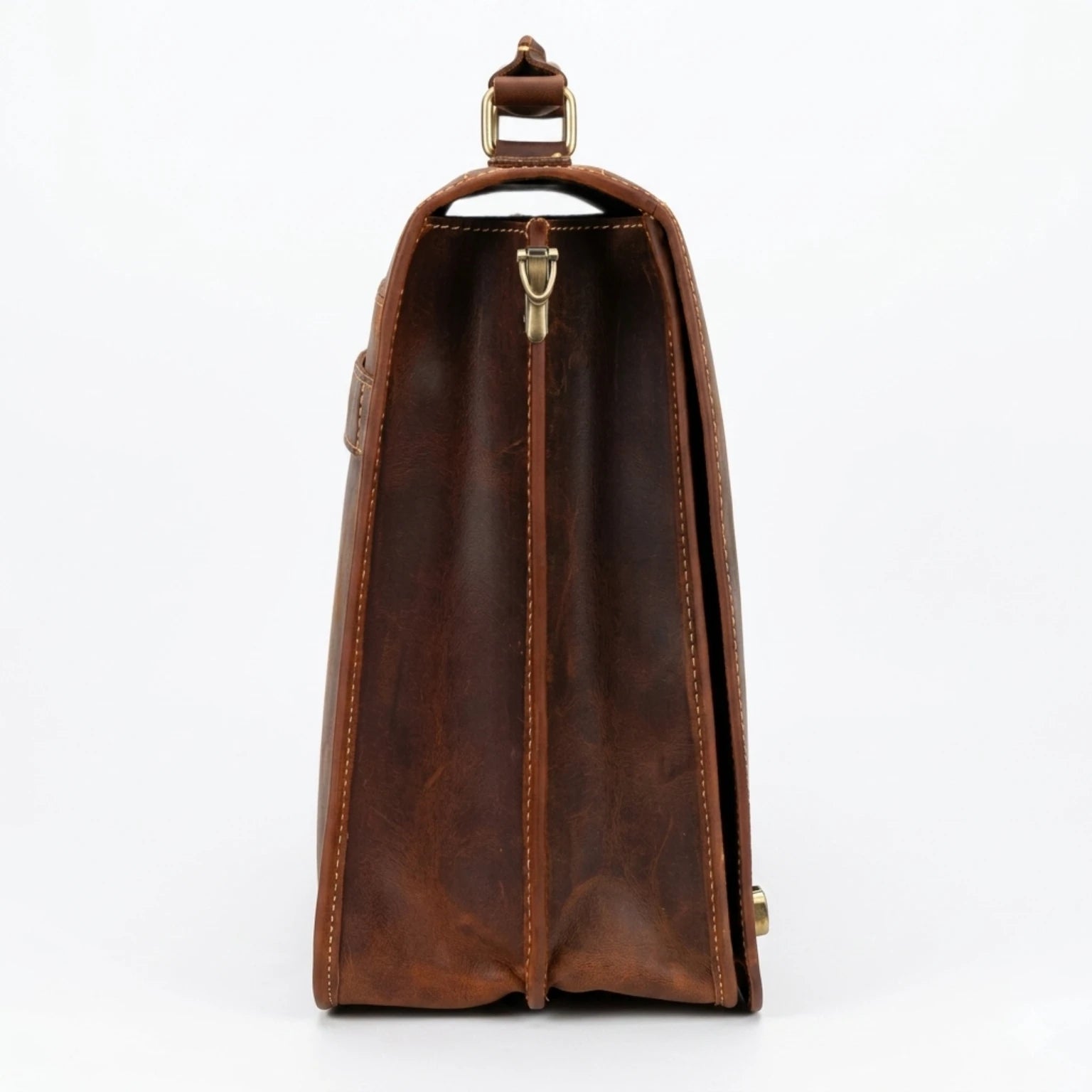 "Maleta Executiva Masculina de Couro ORVENI Dallas, maleta de couro executiva masculina com acabamento premium, compartimentos organizados e design sofisticado."