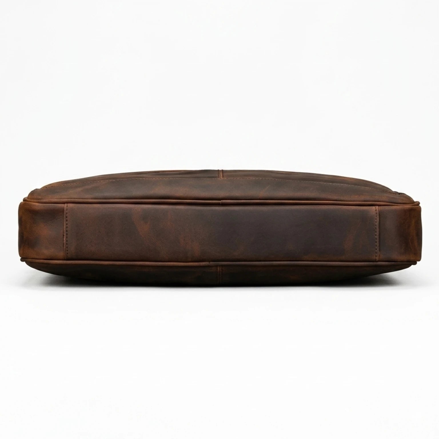 "Maleta de Couro ORVENI Milano, maleta executiva masculina com design elegante, ideal para transportar notebook, documentos e acessórios."