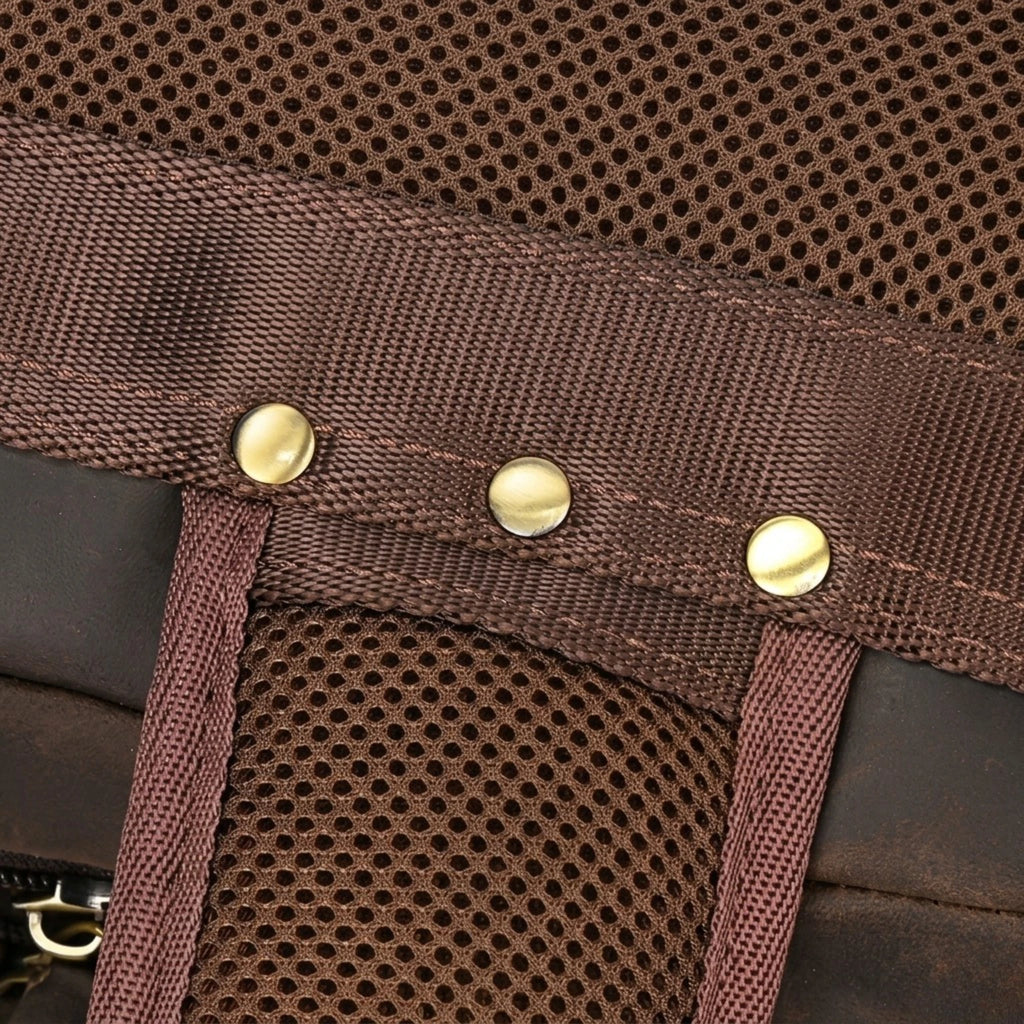 Mochila de Couro Executiva ORVENI Texas para notebook em couro legítimo, design sofisticado, alta durabilidade e excelente organização.