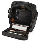 Mochila de couro masculina para notebook com design executivo, acabamento premium e amplo espaço para o dia a dia.