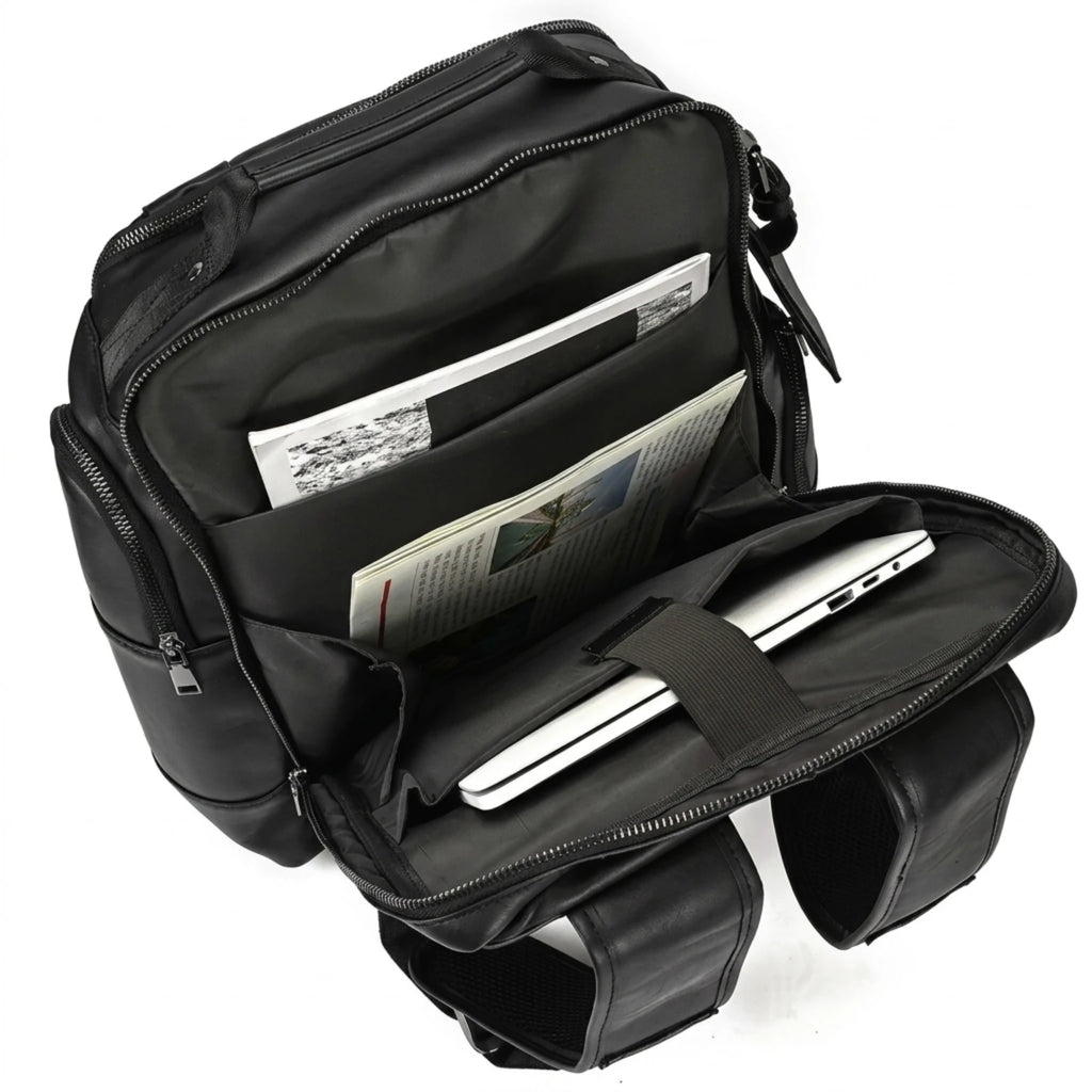 Mochila de couro masculina para notebook com design executivo, acabamento premium e amplo espaço para o dia a dia.