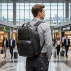 Mochila masculina em couro legítimo ideal para trabalho, viagens e transporte seguro de notebook.