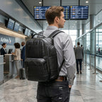 Mochila de couro legítimo masculina com compartimento para notebook e estilo executivo sofisticado.