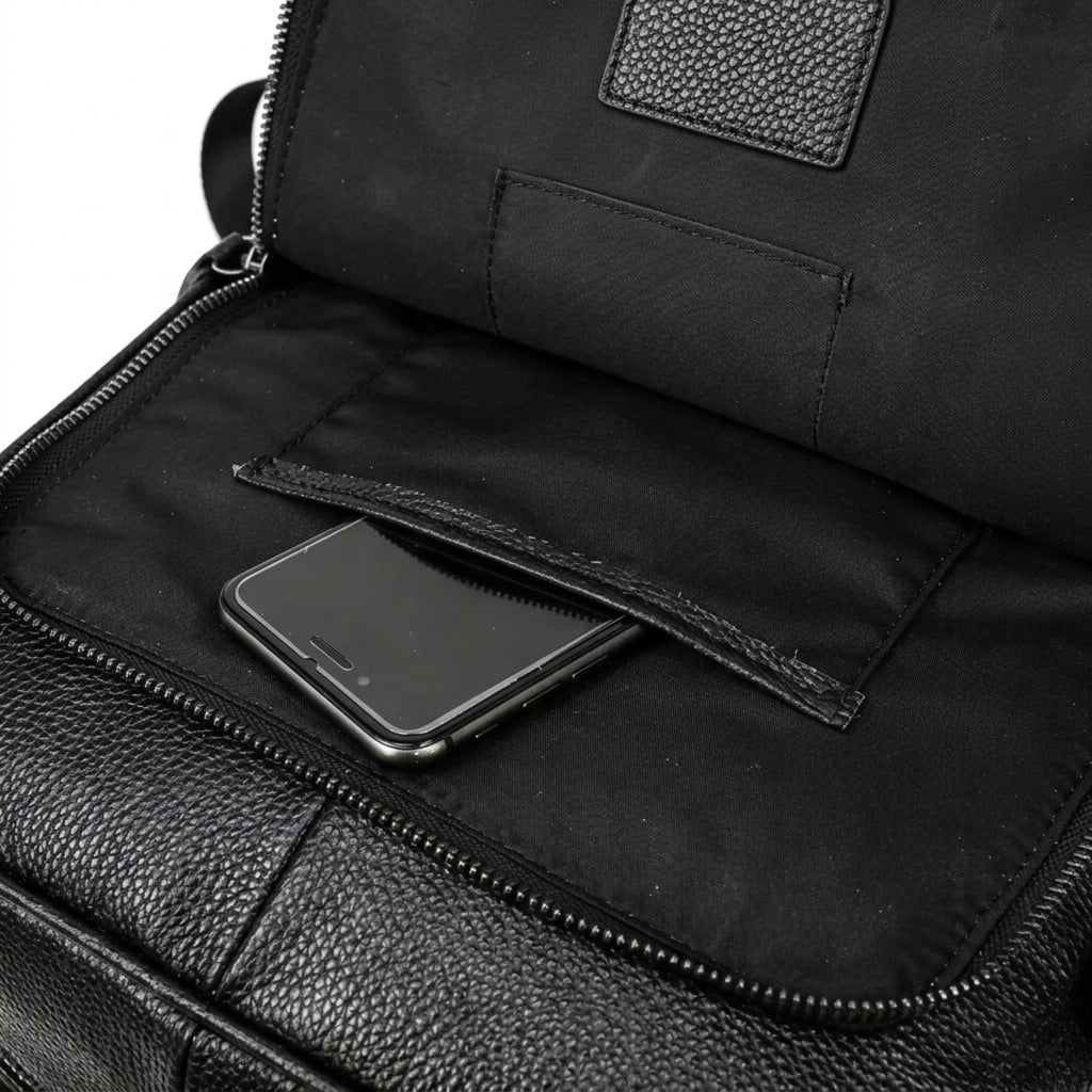 Mochila de couro executiva slim Texas preta com design moderno e discreto.