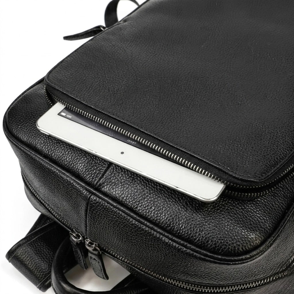 Mochila de couro executiva slim Texas preta com design moderno e discreto.