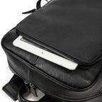Mochila de couro executiva slim Texas preta com design moderno e discreto.