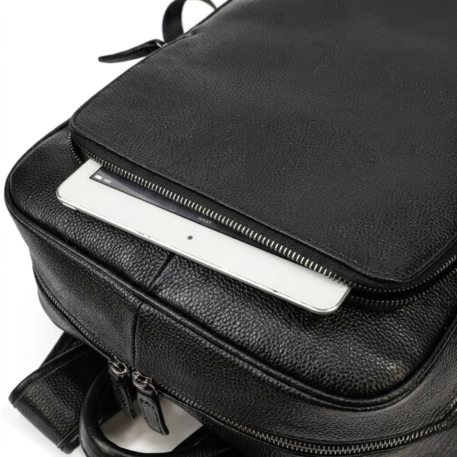 Mochila de couro executiva slim Texas preta com design moderno e discreto.