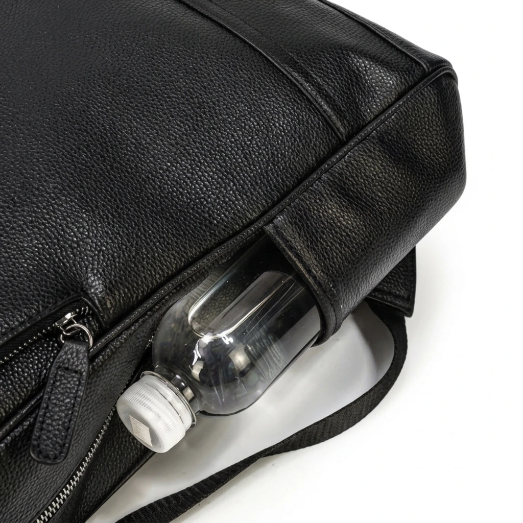 Mochila de couro executiva slim Texas preta com design moderno e discreto.