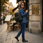 "Mochila de Couro para Notebook Life Europa com acabamento premium, design elegante e espaço seguro para notebook e acessórios."