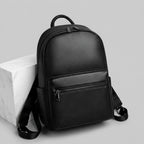 "Mochila de Couro para Notebook Life Europa com acabamento premium, design elegante e espaço seguro para notebook e acessórios."