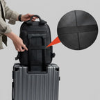 "Mochila de Couro para Notebook Life Europa com acabamento premium, design elegante e espaço seguro para notebook e acessórios."
